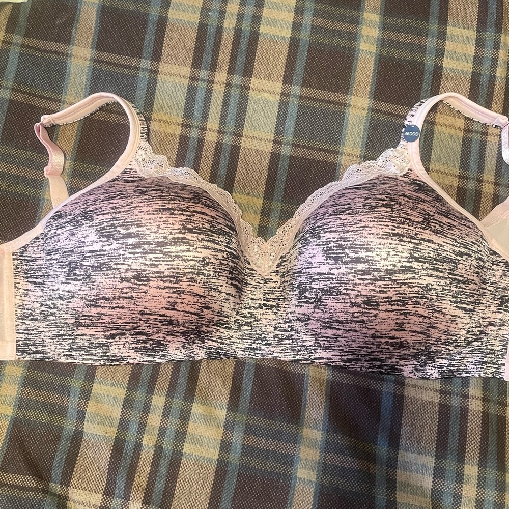 NWT - Gorgeous Pennington’s EVA Wireless Padded Bra - 46DDD